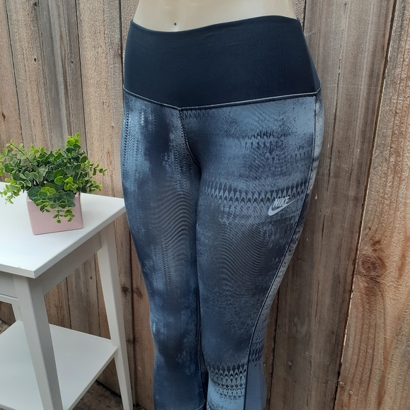 Nike Dri-Fit Printed Leggings Size Medium - Picture 4 of 8